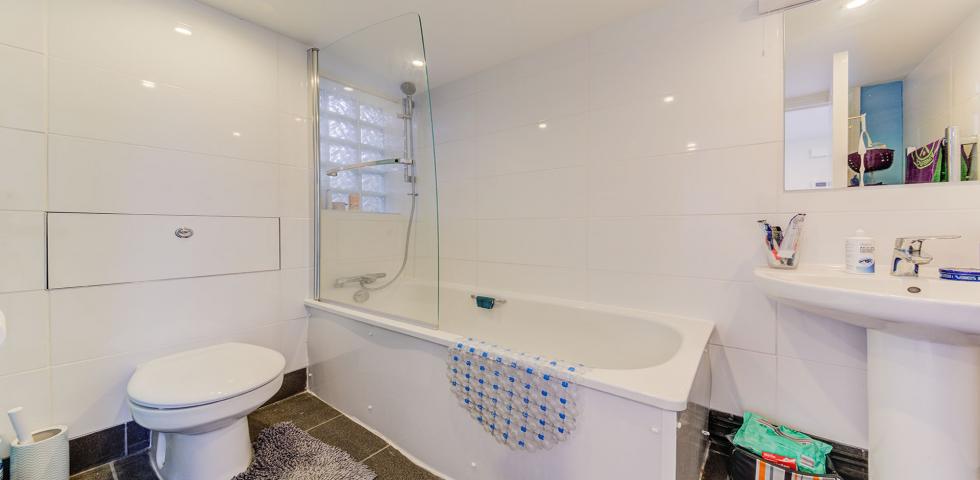 			Studio Apartment, 1 bath, 1 reception Flat			 Cooper Road, WILLESDEN GREEN/DOLLIS HILL